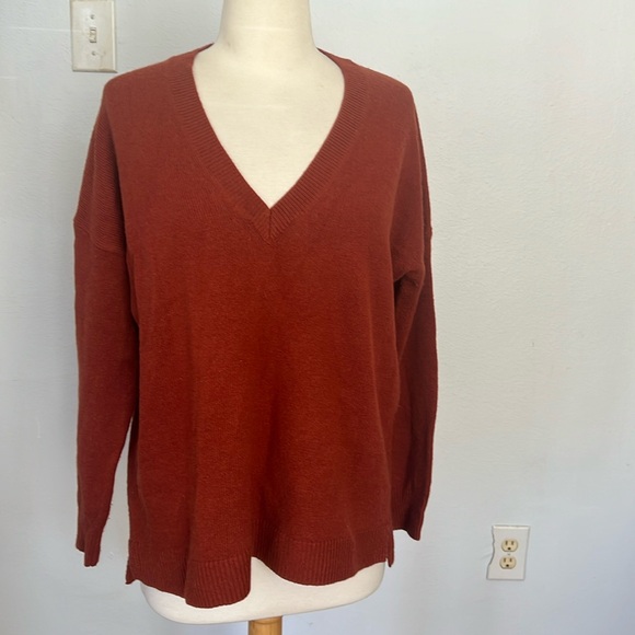 J.CREW Women’s Rust Orange V-NECK Sweater Pullover‎ XS - Picture 1 of 11